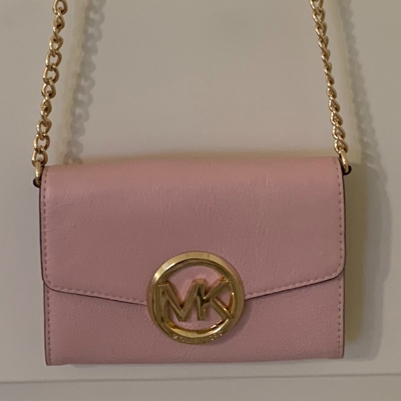 Michael Kors Light Pink w/ Gold Hardware Crossbody - Picture 1 of 4